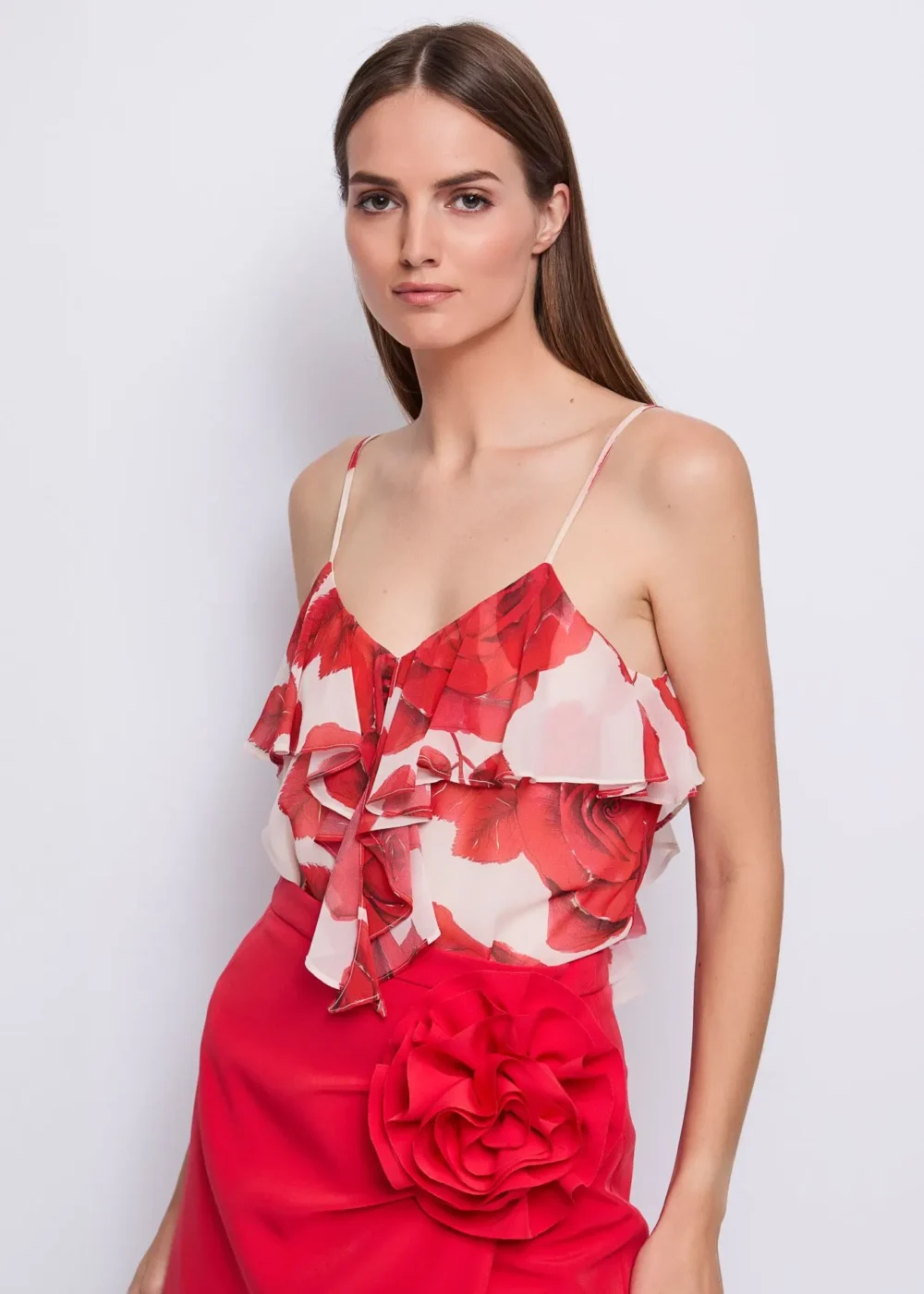 Top da donna bianco e rosso con rouches