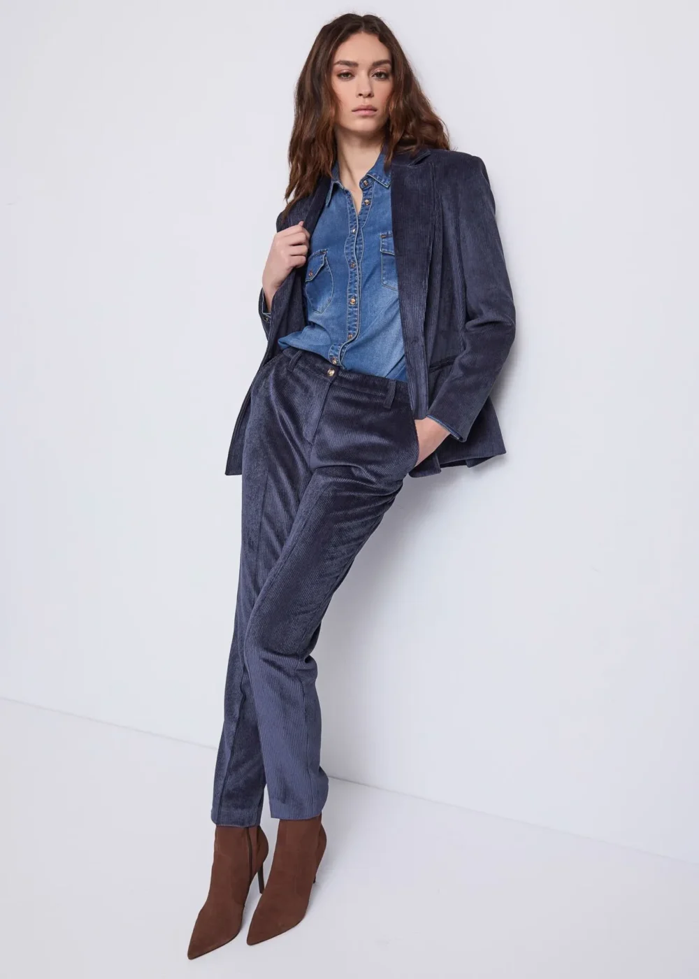 Pantaloni da donna cropped a vita alta